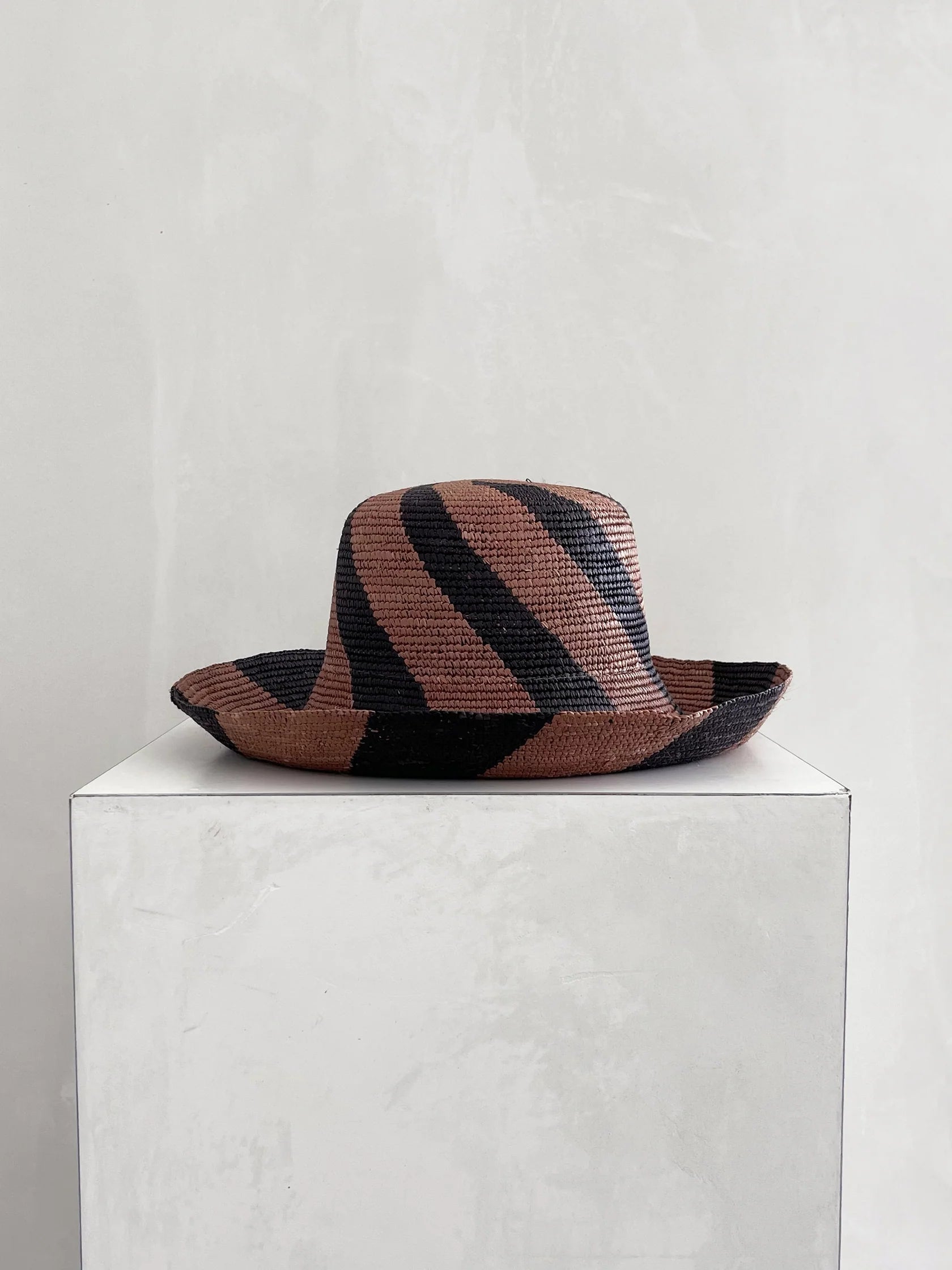 Amira Bucket Hat // Coffee & Black Spiral
